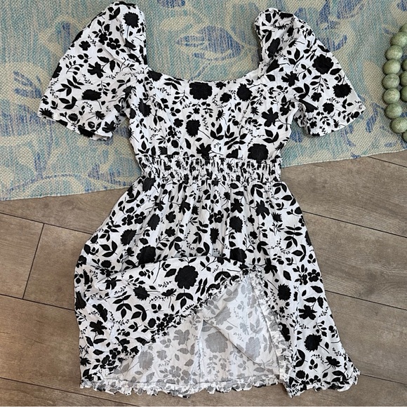 Aqua Black & White Floral Smocked Square-Neck Mini Dress - Picture 3 of 15